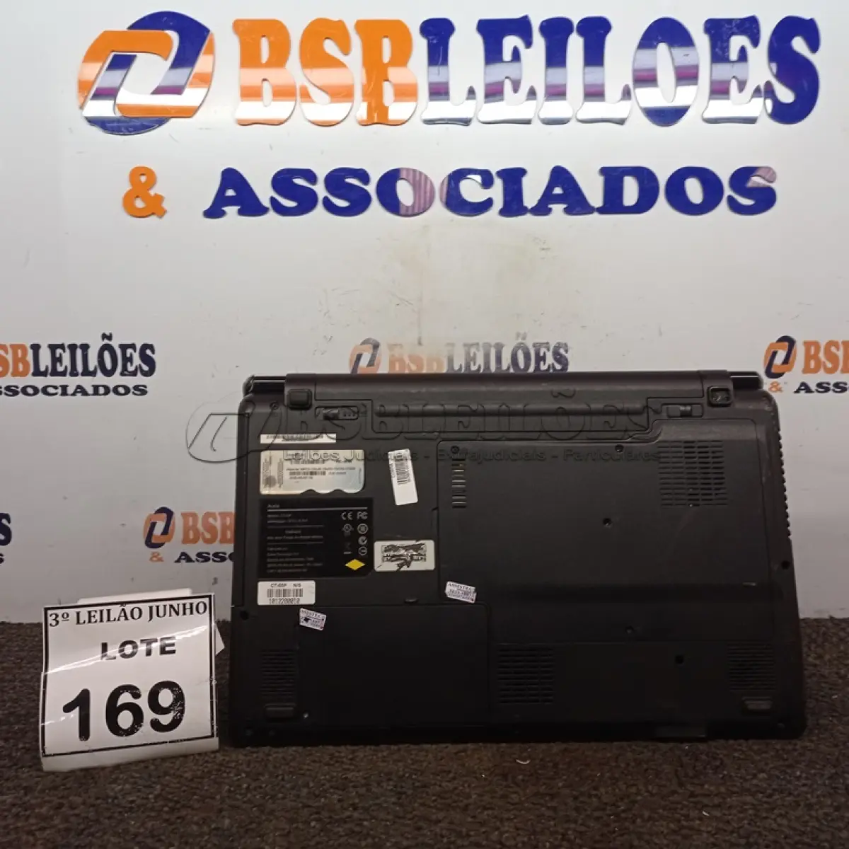 LOTE 169 - 01 NOTEBOOK MARCA AURA. (NO ESTADO) ATENÇÃO! FAZER A VISITAÇÃO ANTES DE ARREMATAR, NÃO SABEMOS SE FUNCIONA, LEILÃO NÃO TEM GARANTIA E NEM DEVOLUÇÃO, SUJEITO A POSSÍVEIS AVARIAS VISÍVEIS/OCULTAS E/OU AUSÊNCIA DE COMPONENTES.
