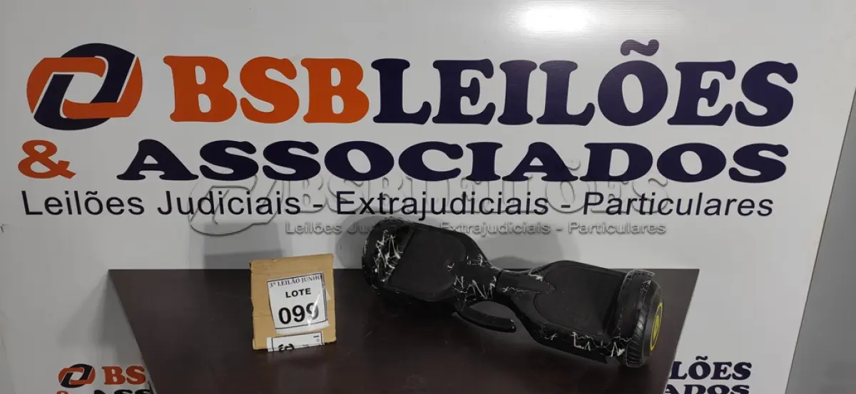 LOTE 099 - 01 HOVERBOARD NA COR PRETA. (NO ESTADO) ATENÇÃO! FAZER A VISITAÇÃO ANTES DE ARREMATAR, NÃO SABEMOS SE FUNCIONA, LEILÃO NÃO TEM GARANTIA E NEM DEVOLUÇÃO, SUJEITO A POSSÍVEIS AVARIAS VISÍVEIS/OCULTAS E/OU AUSÊNCIA DE COMPONENTES.