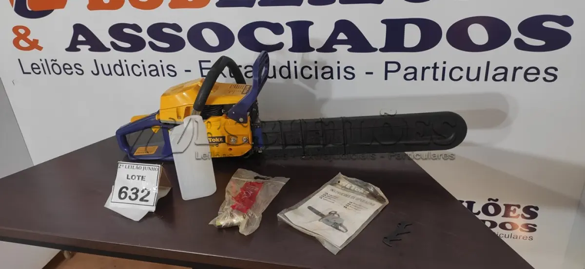 LOTE 632 - 01 MOTOSERRA DE CORRENTE A GASOLINA DA MARCA WETOKE.  (NO ESTADO) ATENÇÃO! FAZER A VISITAÇÃO ANTES DE ARREMATAR, NÃO SABEMOS SE FUNCIONA, LEILÃO NÃO TEM GARANTIA E NEM DEVOLUÇÃO, SUJEITO A POSSÍVEIS AVARIAS VISÍVEIS/OCULTAS E/OU AUSÊNCIA DE COMPONENTES.