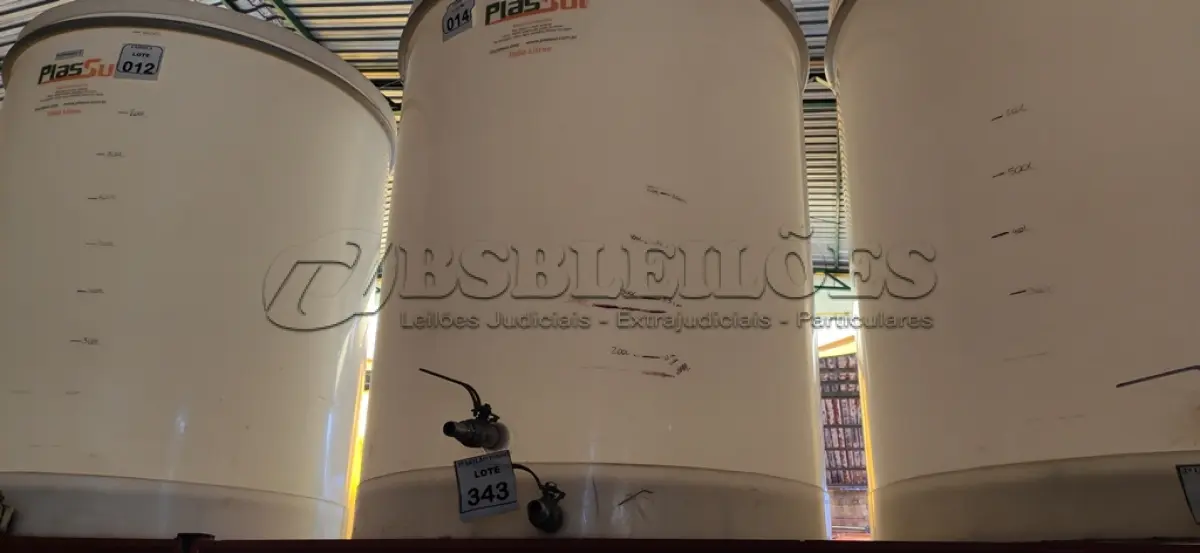 LOTE 343 - 01 FERMENTADORA DE 1.000 LITROS PP PLASUL COM TORNEIRA DE INOX. (NO ESTADO) ATENÇÃO! FAZER A VISITAÇÃO ANTES DE ARREMATAR, NÃO SABEMOS SE FUNCIONA. LEILÃO NÃO TEM GARANTIA E NEM DEVOLUÇÃO, SUJEITO A POSSÍVEIS AVARIAS VISÍVEIS/OCULTAS E/OU AUSÊNCIA DE COMPONENTES.