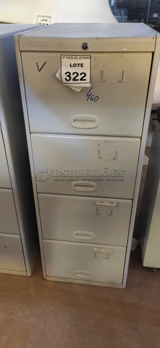 LOTE 322 - 01 ARQUIVO DE AÇO 04 GAVETAS. (NO ESTADO) ATENÇÃO! FAZER A VISITAÇÃO ANTES DE ARREMATAR, NÃO SABEMOS SE FUNCIONA, LEILÃO NÃO TEM GARANTIA E NEM DEVOLUÇÃO, SUJEITO A POSSÍVEIS AVARIAS VISÍVEIS/OCULTAS E/OU AUSÊNCIA DE COMPONENTES.