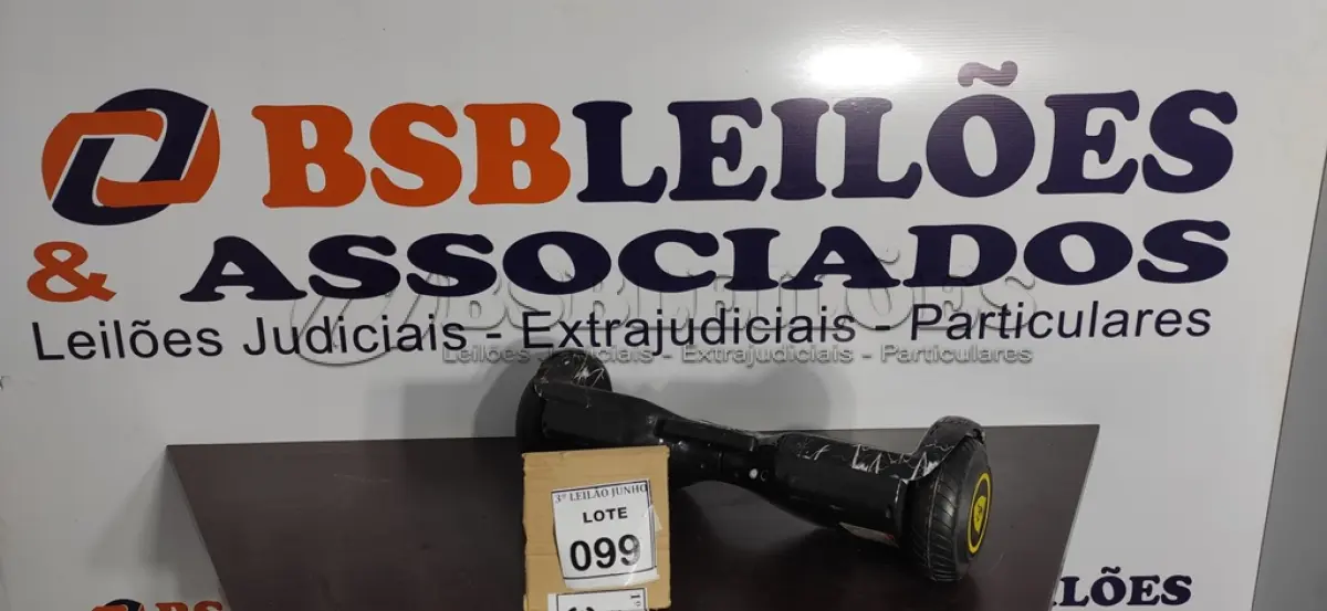 LOTE 099 - 01 HOVERBOARD NA COR PRETA. (NO ESTADO) ATENÇÃO! FAZER A VISITAÇÃO ANTES DE ARREMATAR, NÃO SABEMOS SE FUNCIONA, LEILÃO NÃO TEM GARANTIA E NEM DEVOLUÇÃO, SUJEITO A POSSÍVEIS AVARIAS VISÍVEIS/OCULTAS E/OU AUSÊNCIA DE COMPONENTES.