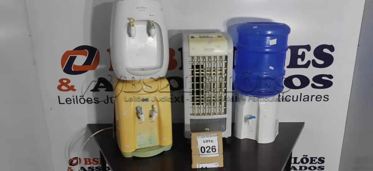 LOTE 026 - 03 BEBEDOUROS TIPO GARRAFÃO E 01 CLIMATIZADOR. (NO ESTADO) ATENÇÃO! FAZER A VISITAÇÃO ANTES DE ARREMATAR, NÃO SABEMOS SE FUNCIONA. LEILÃO NÃO TEM GARANTIA E NEM DEVOLUÇÃO, SUJEITO A POSSÍVEIS AVARIAS VISÍVEIS/OCULTAS E/OU AUSÊNCIA DE COMPONENTES.