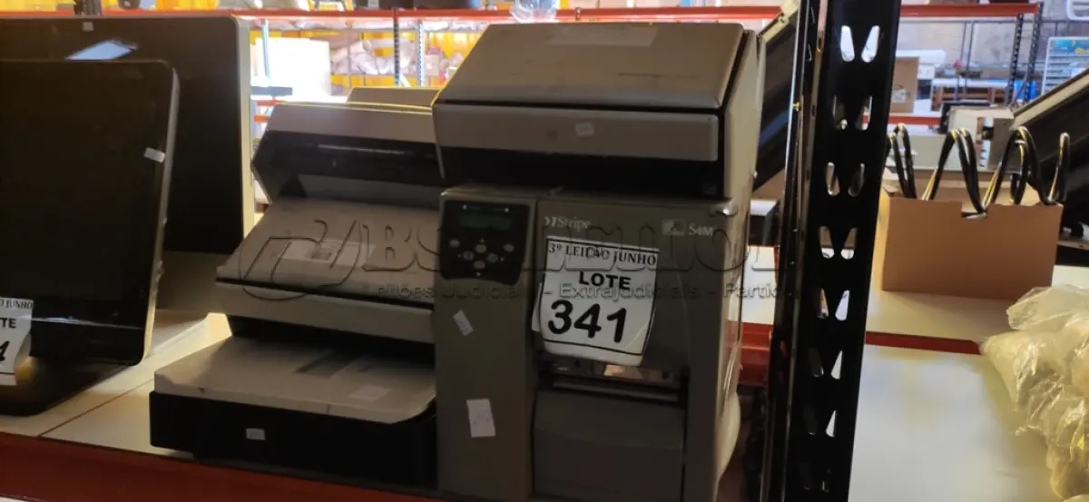 LOTE 341 - 01 IMPRESSORA DE ETIQUETA MARCA STRIPE E 08 SCANNERS DE MARCAS E MODELOS DIVERSOS. (NO ESTADO) ATENÇÃO! FAZER A VISITAÇÃO ANTES DE ARREMATAR, NÃO SABEMOS SE FUNCIONA, LEILÃO NÃO TEM GARANTIA E NEM DEVOLUÇÃO, SUJEITO A POSSÍVEIS AVARIAS VISÍVEIS/OCULTAS E/OU AUSÊNCIA DE COMPONENTES.
