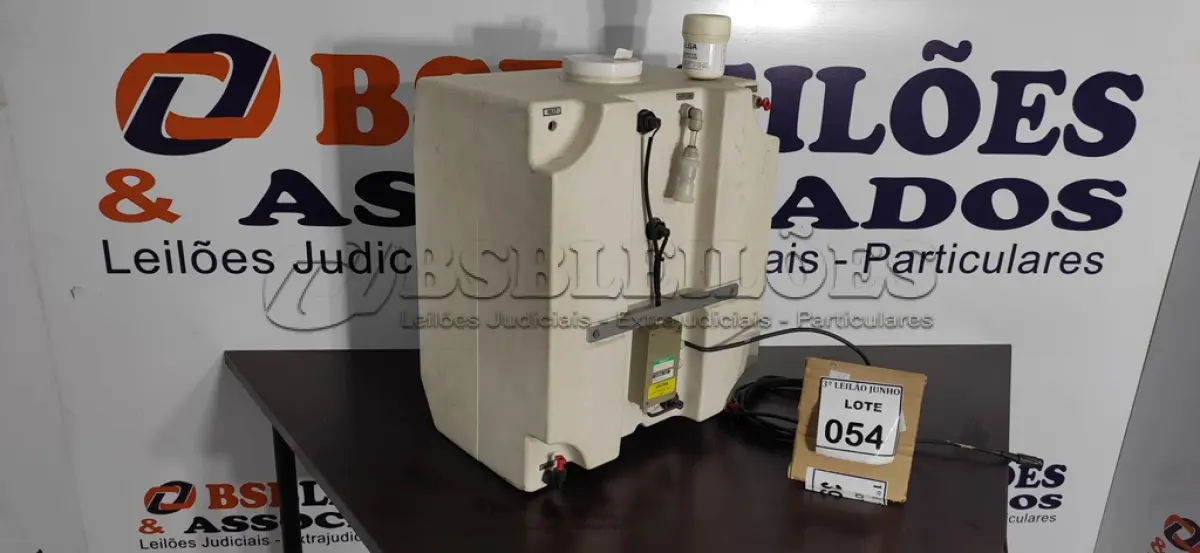 LOTE 054 - 01 RESERVATÓRIO DE ÁGUA CAPACIDADE 40L MARCA USFILTER. (NO ESTADO) ATENÇÃO! FAZER A VISITAÇÃO ANTES DE ARREMATAR, NÃO SABEMOS SE FUNCIONA, LEILÃO NÃO TEM GARANTIA E NEM DEVOLUÇÃO, SUJEITO A POSSÍVEIS AVARIAS VISÍVEIS/OCULTAS E/OU AUSÊNCIA DE COMPONENTES.