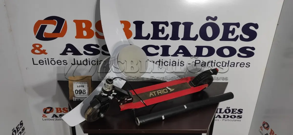 LOTE 098 - 01 PATINETE ELÉTRICO INCOMPLETO E 01 VENTILADOR DE TETO. (NO ESTADO) ATENÇÃO! FAZER A VISITAÇÃO ANTES DE ARREMATAR, NÃO SABEMOS SE FUNCIONA, LEILÃO NÃO TEM GARANTIA E NEM DEVOLUÇÃO, SUJEITO A POSSÍVEIS AVARIAS VISÍVEIS/OCULTAS E/OU AUSÊNCIA DE COMPONENTES.