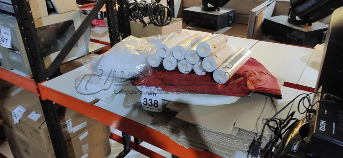 LOTE 338 - 01 BOLSA DO IFOOD SEM A CAIXA, CARTUCHOS PARA FILTRO E CAIXAS DE PAPELÃO DESMONTADAS. (NO ESTADO) ATENÇÃO! FAZER A VISITAÇÃO ANTES DE ARREMATAR, NÃO SABEMOS SE FUNCIONA. LEILÃO NÃO TEM GARANTIA E NEM DEVOLUÇÃO, SUJEITO A POSSÍVEIS AVARIAS VISÍVEIS/OCULTAS E/OU AUSÊNCIA DE COMPONENTES.