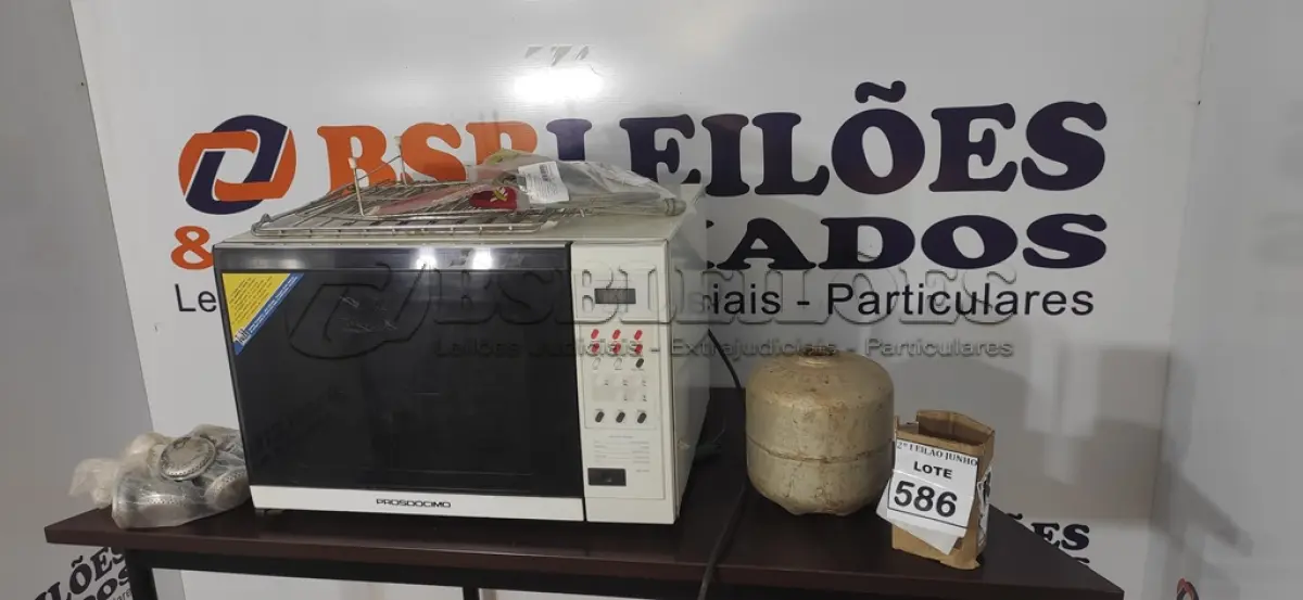LOTE 586 - 01 MICRO - ONDAS MARCA PROSDÓCIMO, 01 BOTIJÃO PEQUENO E ACESSÓRIOS PARA FOGÃO.  (NO ESTADO) ATENÇÃO! FAZER A VISITAÇÃO ANTES DE ARREMATAR, NÃO SABEMOS SE FUNCIONA, LEILÃO NÃO TEM GARANTIA E NEM DEVOLUÇÃO, SUJEITO A POSSÍVEIS AVARIAS VISÍVEIS/OCULTAS E/OU AUSÊNCIA DE COMPONENTES.
