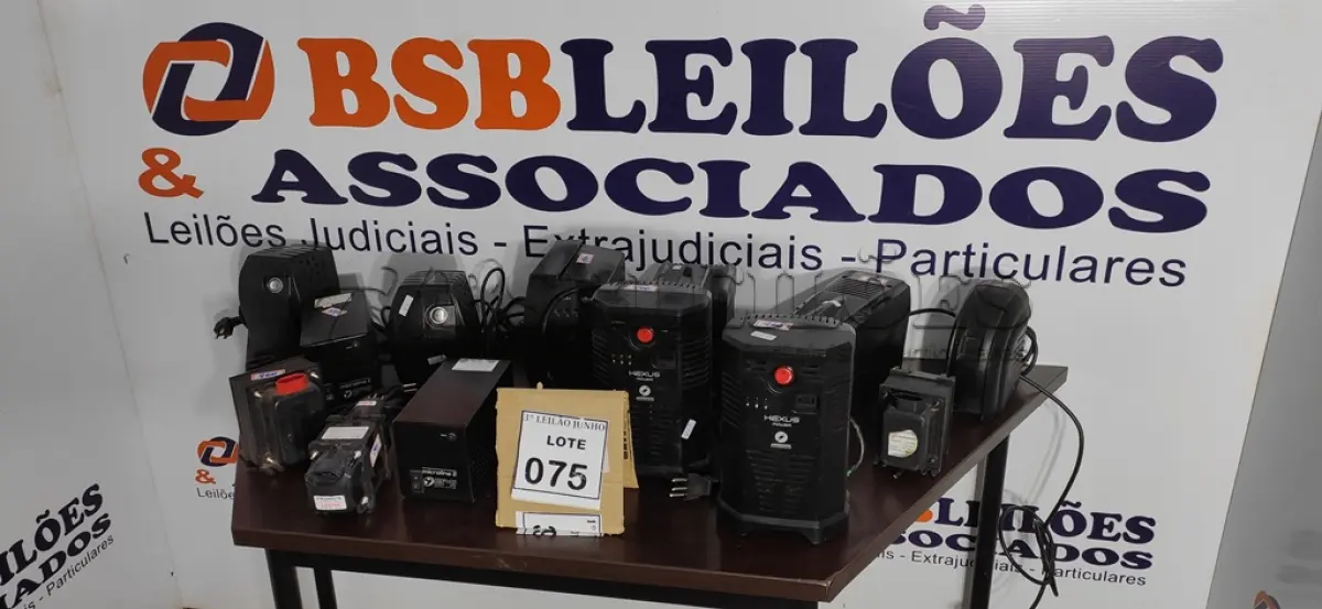 LOTE 075 - 03 TRANSFORMADORES E 10 ESTABILIZADORES. (NO ESTADO) ATENÇÃO! FAZER A VISITAÇÃO ANTES DE ARREMATAR, NÃO SABEMOS SE FUNCIONA, LEILÃO NÃO TEM GARANTIA E NEM DEVOLUÇÃO, SUJEITO A POSSÍVEIS AVARIAS VISÍVEIS/OCULTAS E/OU AUSÊNCIA DE COMPONENTES.