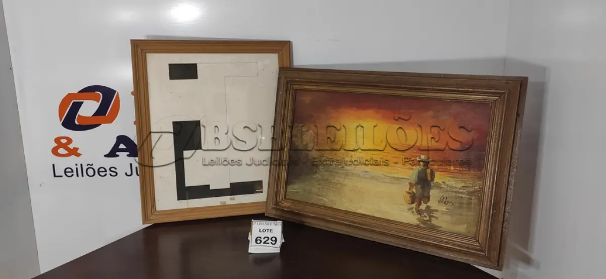 LOTE 629 - 02 QUADROS EMOLDURADOS.  (NO ESTADO) ATENÇÃO! FAZER A VISITAÇÃO ANTES DE ARREMATAR, NÃO SABEMOS SE FUNCIONA, LEILÃO NÃO TEM GARANTIA E NEM DEVOLUÇÃO, SUJEITO A POSSÍVEIS AVARIAS VISÍVEIS/OCULTAS E/OU AUSÊNCIA DE COMPONENTES.