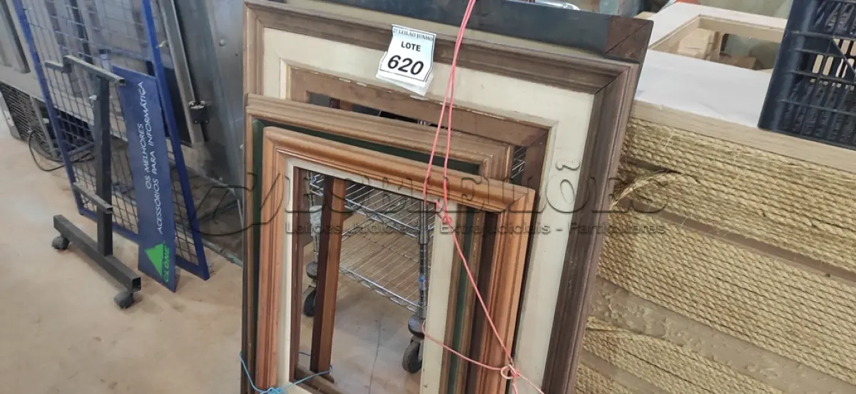 LOTE 620 - 06 MOLDURAS EM MADEIRA.  (NO ESTADO) ATENÇÃO! FAZER A VISITAÇÃO ANTES DE ARREMATAR, NÃO SABEMOS SE FUNCIONA, LEILÃO NÃO TEM GARANTIA E NEM DEVOLUÇÃO, SUJEITO A POSSÍVEIS AVARIAS VISÍVEIS/OCULTAS E/OU AUSÊNCIA DE COMPONENTES.