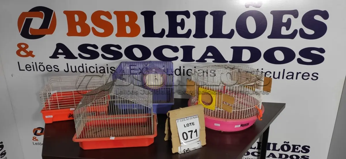 LOTE 071 - 04 GAIOLAS PARA HAMSTER. (NO ESTADO) ATENÇÃO! FAZER A VISITAÇÃO ANTES DE ARREMATAR, NÃO SABEMOS SE FUNCIONA, LEILÃO NÃO TEM GARANTIA E NEM DEVOLUÇÃO, SUJEITO A POSSÍVEIS AVARIAS VISÍVEIS/OCULTAS E/OU AUSÊNCIA DE COMPONENTES.