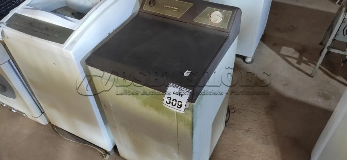 LOTE 360 - 01 MÁQUINA DE LAVAR MARCA BRASTEMP 5KG 220V. (NO ESTADO) ATENÇÃO! FAZER A VISITAÇÃO ANTES DE ARREMATAR, NÃO SABEMOS SE FUNCIONA. LEILÃO NÃO TEM GARANTIA E NEM DEVOLUÇÃO, SUJEITO A POSSÍVEIS AVARIAS VISÍVEIS/OCULTAS E/OU AUSÊNCIA DE COMPONENTES.