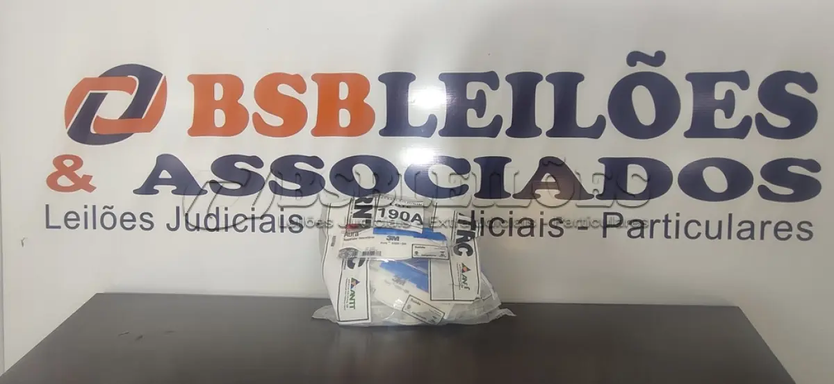 LOTE 190 - 30 MÁSCARAS 3M 9320+BR. (NOVAS) (NO ESTADO) ATENÇÃO! FAZER A VISITAÇÃO ANTES DE ARREMATAR, NÃO SABEMOS SE FUNCIONA, LEILÃO NÃO TEM GARANTIA E NEM DEVOLUÇÃO, SUJEITO A POSSÍVEIS AVARIAS VISÍVEIS/OCULTAS E/OU AUSÊNCIA DE COMPONENTES.