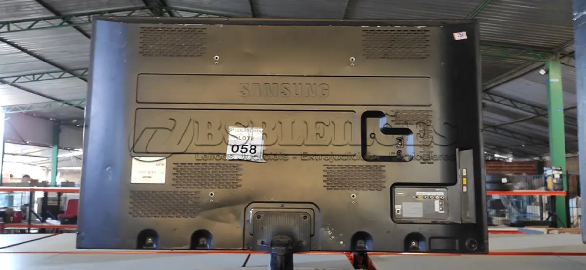 LOTE 058 - 01 TV LCD 51’’ MARCA SAMSUNG. (NO ESTADO) ATENÇÃO! FAZER A VISITAÇÃO ANTES DE ARREMATAR, NÃO SABEMOS SE FUNCIONA, LEILÃO NÃO TEM GARANTIA E NEM DEVOLUÇÃO, SUJEITO A POSSÍVEIS AVARIAS VISÍVEIS/OCULTAS E/OU AUSÊNCIA DE COMPONENTES.