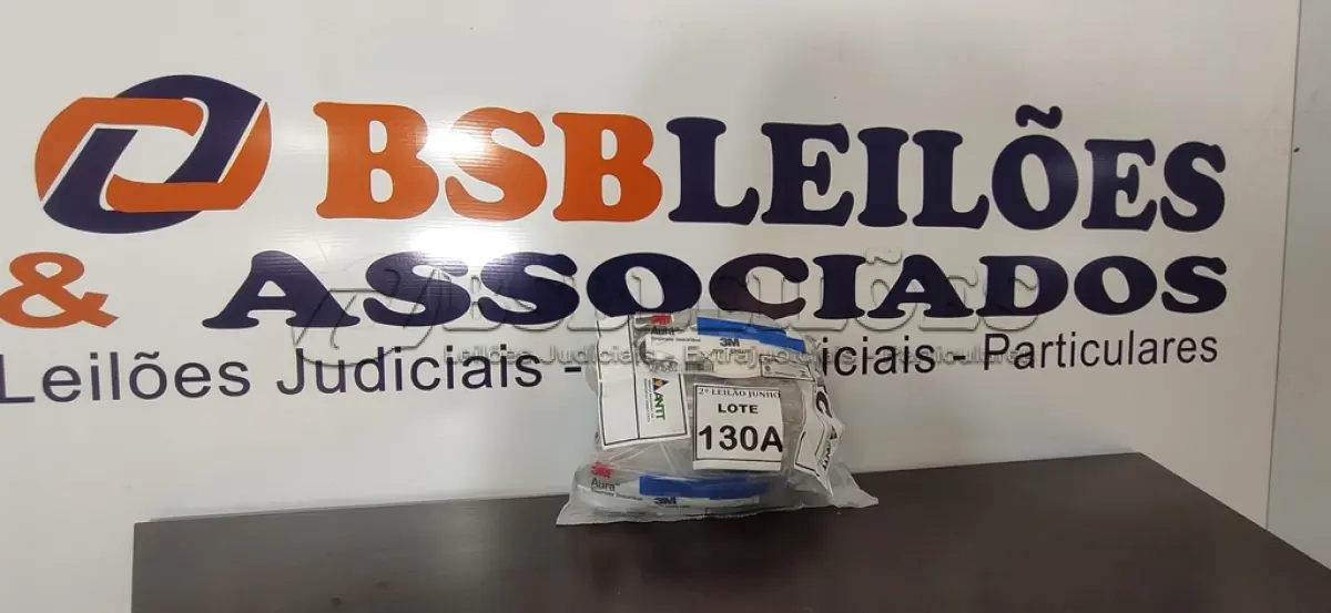 LOTE 130 - 30 MÁSCARAS 3M 9320+BR. (NOVAS) (NO ESTADO) ATENÇÃO! FAZER A VISITAÇÃO ANTES DE ARREMATAR, NÃO SABEMOS SE FUNCIONA, LEILÃO NÃO TEM GARANTIA E NEM DEVOLUÇÃO, SUJEITO A POSSÍVEIS AVARIAS VISÍVEIS/OCULTAS E/OU AUSÊNCIA DE COMPONENTES.