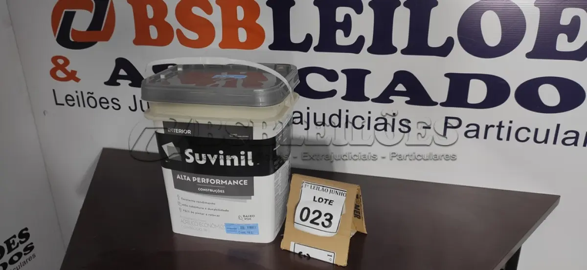 LOTE 023 - 01 BALDE DE TINTA SUVINIL INTERIORES FOSCOS 18L NA COR FOSCO BRANCO. VENCIMENTO 10/2027 (NOVO) (NO ESTADO) ATENÇÃO! FAZER A VISITAÇÃO ANTES DE ARREMATAR, NÃO SABEMOS SE FUNCIONA. LEILÃO NÃO TEM GARANTIA E NEM DEVOLUÇÃO, SUJEITO A POSSÍVEIS AVARIAS VISÍVEIS/OCULTAS E/OU AUSÊNCIA DE COMPONENTES.