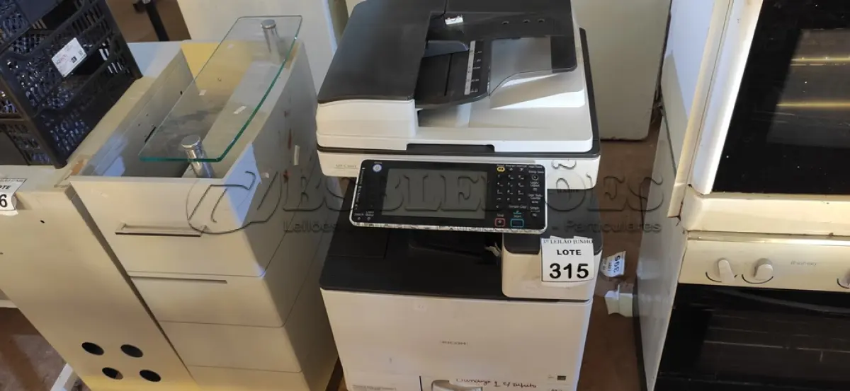 LOTE 315 - 01 COPIADORA MODELO MPC303 MARCA RICOH. (NO ESTADO) ATENÇÃO! FAZER A VISITAÇÃO ANTES DE ARREMATAR, NÃO SABEMOS SE FUNCIONA, LEILÃO NÃO TEM GARANTIA E NEM DEVOLUÇÃO, SUJEITO A POSSÍVEIS AVARIAS VISÍVEIS/OCULTAS E/OU AUSÊNCIA DE COMPONENTES.