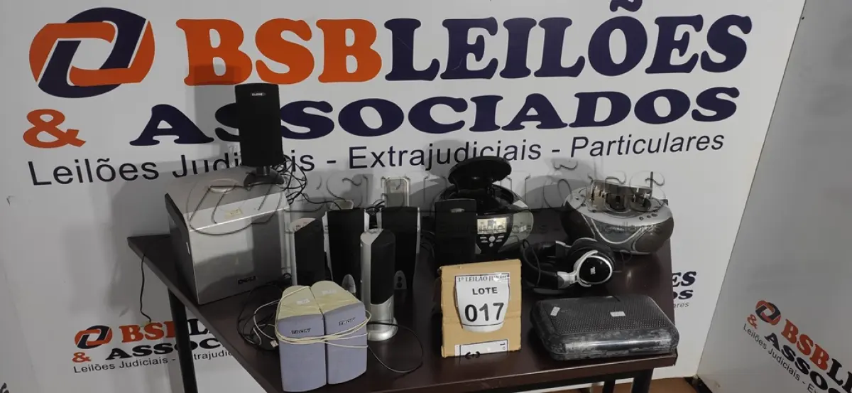 LOTE 017 - 02 MICRO SYSTENS, 04 CAIXAS DE SOM PARA PC, 01 SUBWOOFER E 01 IHOME. (NO ESTADO) ATENÇÃO! FAZER A VISITAÇÃO ANTES DE ARREMATAR, NÃO SABEMOS SE FUNCIONA, LEILÃO NÃO TEM GARANTIA E NEM DEVOLUÇÃO, SUJEITO A POSSÍVEIS AVARIAS VISÍVEIS/OCULTAS E/OU AUSÊNCIA DE COMPONENTES.