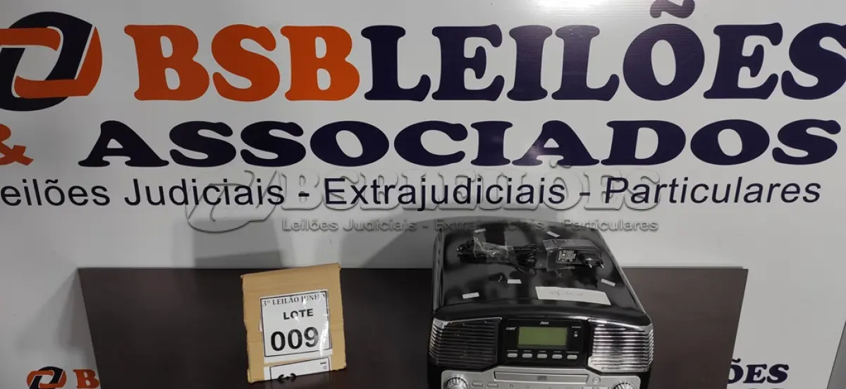 LOTE 009 - 01 TOCA DISCOS E RÁDIO FM. (NO ESTADO) ATENÇÃO! FAZER A VISITAÇÃO ANTES DE ARREMATAR, NÃO SABEMOS SE FUNCIONA, LEILÃO NÃO TEM GARANTIA E NEM DEVOLUÇÃO, SUJEITO A POSSÍVEIS AVARIAS VISÍVEIS/OCULTAS E/OU AUSÊNCIA DE COMPONENTES.