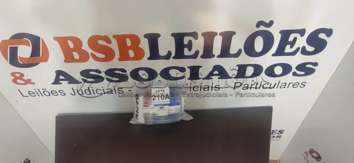 LOTE 210 - 30 MÁSCARAS 3M 9320+BR. (NOVAS) (NO ESTADO) ATENÇÃO! FAZER A VISITAÇÃO ANTES DE ARREMATAR, NÃO SABEMOS SE FUNCIONA, LEILÃO NÃO TEM GARANTIA E NEM DEVOLUÇÃO, SUJEITO A POSSÍVEIS AVARIAS VISÍVEIS/OCULTAS E/OU AUSÊNCIA DE COMPONENTES.
