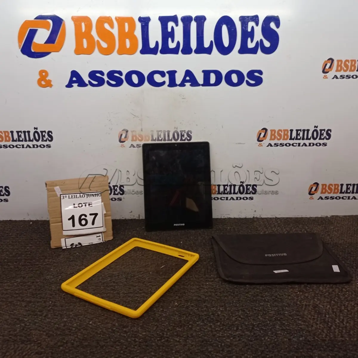 LOTE 167 - 01 TABLET MARCA POSITIVO. (NO ESTADO) ATENÇÃO! FAZER A VISITAÇÃO ANTES DE ARREMATAR, NÃO SABEMOS SE FUNCIONA, LEILÃO NÃO TEM GARANTIA E NEM DEVOLUÇÃO, SUJEITO A POSSÍVEIS AVARIAS VISÍVEIS/OCULTAS E/OU AUSÊNCIA DE COMPONENTES.