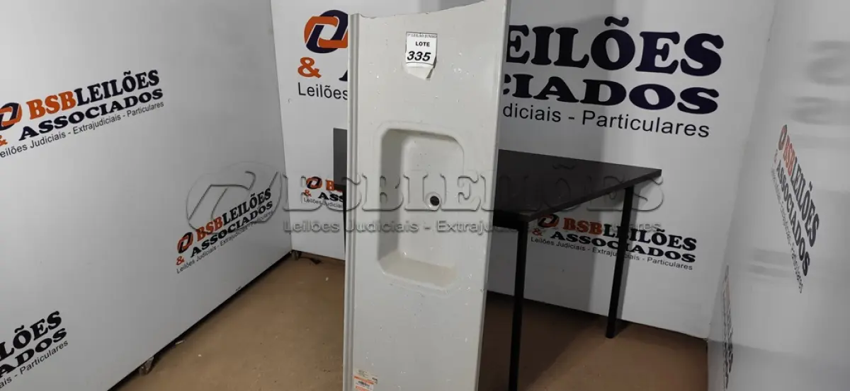 LOTE 335 - 01 PIA EM INOX 120, MM X 520MM E 01 PIA EM FIBRA COM AVARIAS. (NO ESTADO) ATENÇÃO! FAZER A VISITAÇÃO ANTES DE ARREMATAR, NÃO SABEMOS SE FUNCIONA. LEILÃO NÃO TEM GARANTIA E NEM DEVOLUÇÃO, SUJEITO A POSSÍVEIS AVARIAS VISÍVEIS/OCULTAS E/OU AUSÊNCIA DE COMPONENTES.