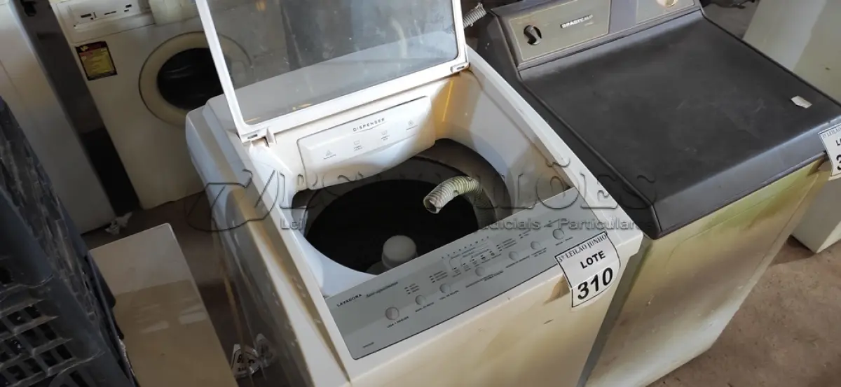 LOTE 310 - 01 MÁQUINA DE LAVAR MARCA BRASTEMP 5KG 220V. (NO ESTADO) ATENÇÃO! FAZER A VISITAÇÃO ANTES DE ARREMATAR, NÃO SABEMOS SE FUNCIONA. LEILÃO NÃO TEM GARANTIA E NEM DEVOLUÇÃO, SUJEITO A POSSÍVEIS AVARIAS VISÍVEIS/OCULTAS E/OU AUSÊNCIA DE COMPONENTES.