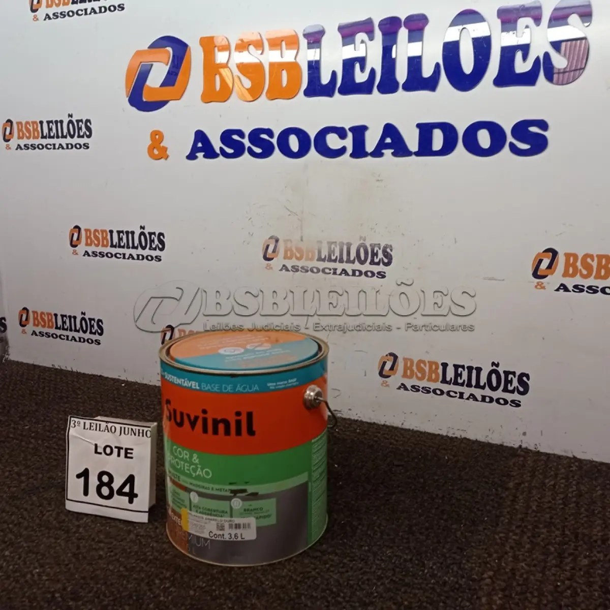 LOTE 184 - 01 TINTA ESMALTE PARA MADEIRA E METAL COR BRILHANTE AMARELO OURO MARCA SUVINIL COM 3,6L. (NO ESTADO) ATENÇÃO! FAZER A VISITAÇÃO ANTES DE ARREMATAR, NÃO SABEMOS SE FUNCIONA, LEILÃO NÃO TEM GARANTIA E NEM DEVOLUÇÃO, SUJEITO A POSSÍVEIS AVARIAS VISÍVEIS/OCULTAS E/OU AUSÊNCIA DE COMPONENTES.