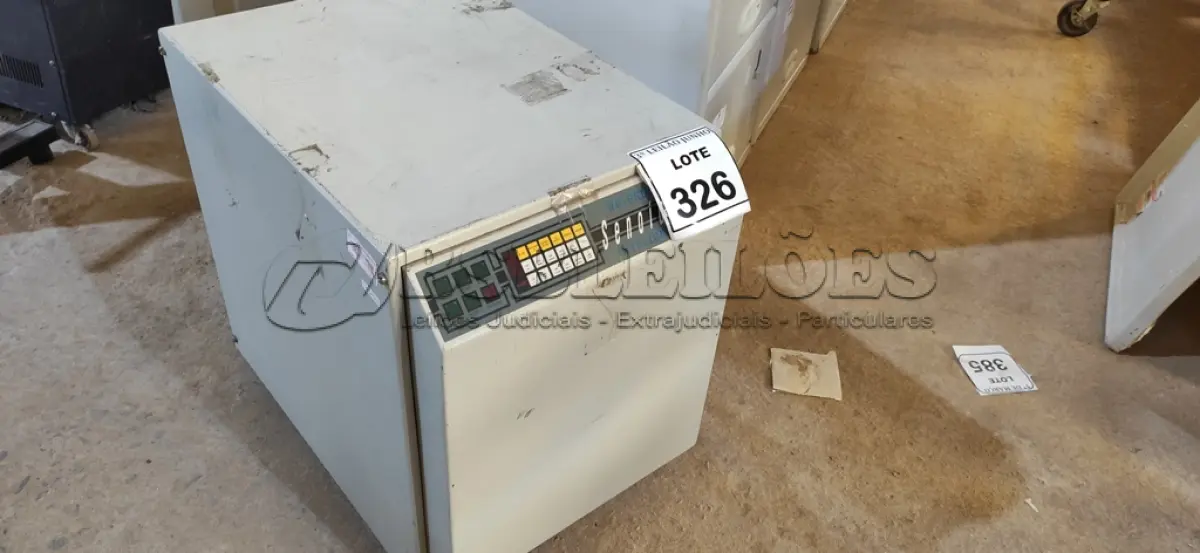 LOTE 326 - 01 NOBREAK SENOIDAL. NO ESTADO) ATENÇÃO! FAZER A VISITAÇÃO ANTES DE ARREMATAR, NÃO SABEMOS SE FUNCIONA, LEILÃO NÃO TEM GARANTIA E NEM DEVOLUÇÃO, SUJEITO A POSSÍVEIS AVARIAS VISÍVEIS/OCULTAS E/OU AUSÊNCIA DE COMPONENTES.