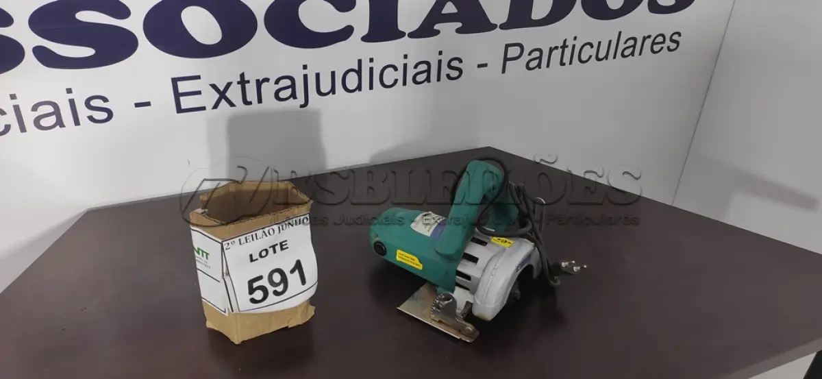 LOTE 591 - 01 SERRA MÁRMORE 220W MARCA SONGHE TOOLS.  (NO ESTADO) ATENÇÃO! FAZER A VISITAÇÃO ANTES DE ARREMATAR, NÃO SABEMOS SE FUNCIONA, LEILÃO NÃO TEM GARANTIA E NEM DEVOLUÇÃO, SUJEITO A POSSÍVEIS AVARIAS VISÍVEIS/OCULTAS E/OU AUSÊNCIA DE COMPONENTES.