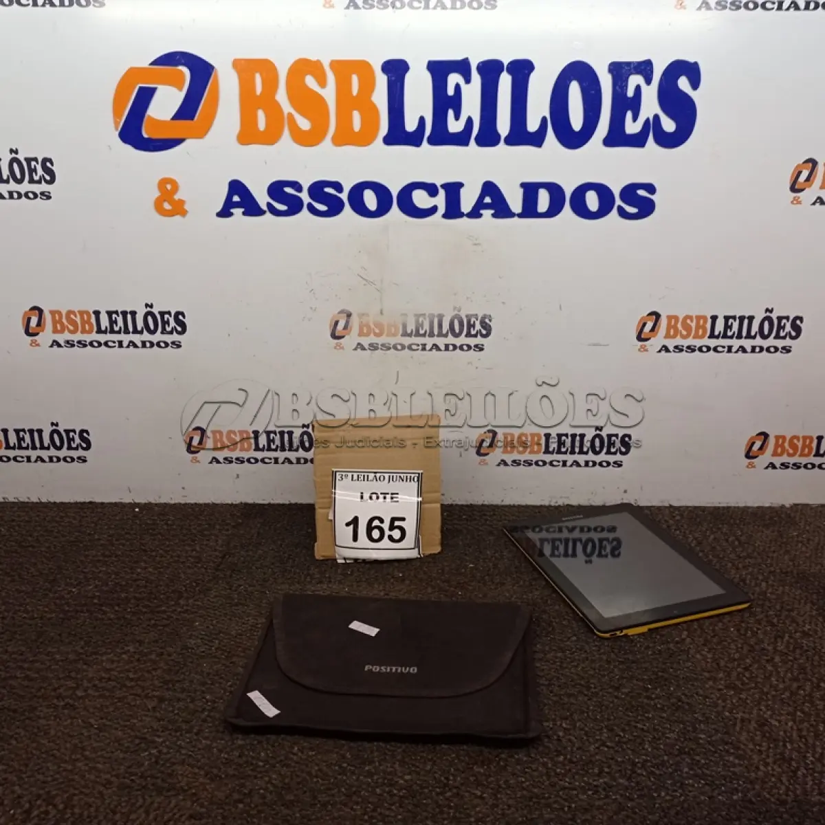 LOTE 165 - 01 TABLET MARCA POSITIVO. (NO ESTADO) ATENÇÃO! FAZER A VISITAÇÃO ANTES DE ARREMATAR, NÃO SABEMOS SE FUNCIONA, LEILÃO NÃO TEM GARANTIA E NEM DEVOLUÇÃO, SUJEITO A POSSÍVEIS AVARIAS VISÍVEIS/OCULTAS E/OU AUSÊNCIA DE COMPONENTES.
