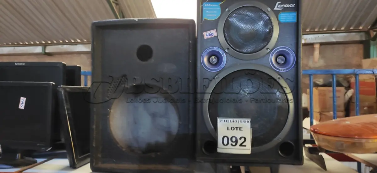 LOTE 092 - 04 CAIXAS E SOM MODELOS DIVERSOS. (NO ESTADO) ATENÇÃO! FAZER A VISITAÇÃO ANTES DE ARREMATAR, NÃO SABEMOS SE FUNCIONA, LEILÃO NÃO TEM GARANTIA E NEM DEVOLUÇÃO, SUJEITO A POSSÍVEIS AVARIAS VISÍVEIS/OCULTAS E/OU AUSÊNCIA DE COMPONENTES.