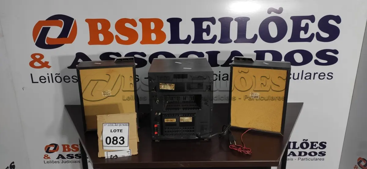 LOTE 083 - 01 SOM PHILIPS 3 CDS MP3 COM ENTRADA AUXILIAR. (NO ESTADO) ATENÇÃO! FAZER A VISITAÇÃO ANTES DE ARREMATAR, NÃO SABEMOS SE FUNCIONA. LEILÃO NÃO TEM GARANTIA E NEM DEVOLUÇÃO, SUJEITO A POSSÍVEIS AVARIAS VISÍVEIS/OCULTAS E/OU AUSÊNCIA DE COMPONENTES.