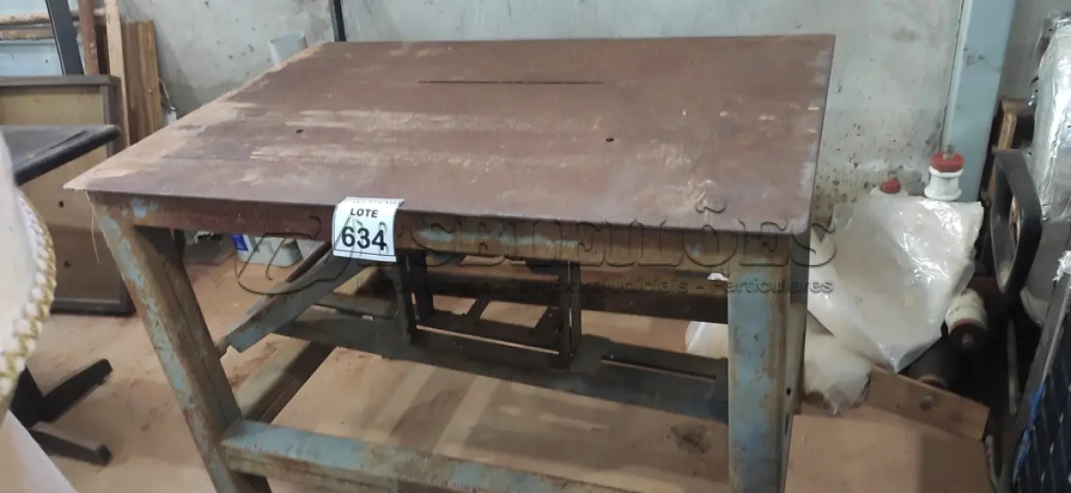 LOTE 634 - 01 BANCADA DE FERRO PARA MARCENARIA.  (NO ESTADO) ATENÇÃO! FAZER A VISITAÇÃO ANTES DE ARREMATAR, NÃO SABEMOS SE FUNCIONA, LEILÃO NÃO TEM GARANTIA E NEM DEVOLUÇÃO, SUJEITO A POSSÍVEIS AVARIAS VISÍVEIS/OCULTAS E/OU AUSÊNCIA DE COMPONENTES.
