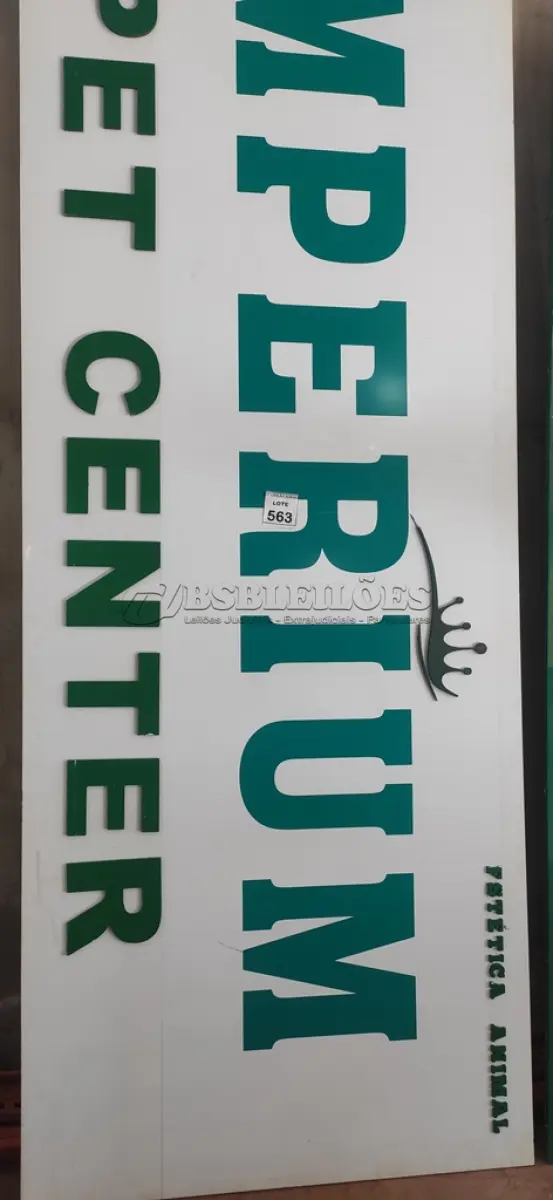LOTE 563 - 01 PLACA DE LOJA EM ACM DE 4,20 X 1,45.  (NO ESTADO) ATENÇÃO! FAZER A VISITAÇÃO ANTES DE ARREMATAR, NÃO SABEMOS SE FUNCIONA, LEILÃO NÃO TEM GARANTIA E NEM DEVOLUÇÃO, SUJEITO A POSSÍVEIS AVARIAS VISÍVEIS/OCULTAS E/OU AUSÊNCIA DE COMPONENTES.