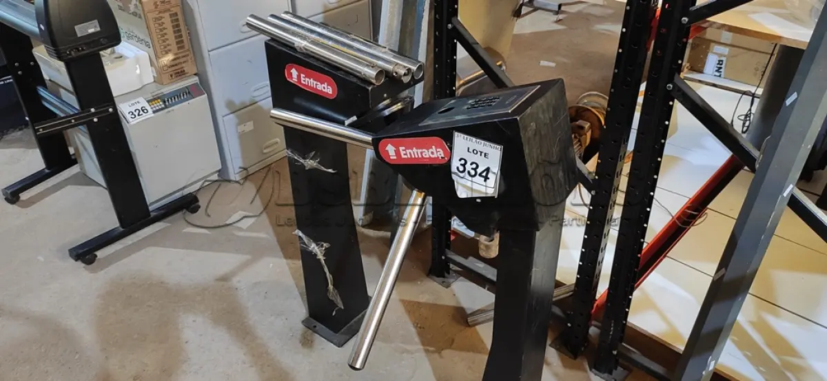 LOTE 334 - 02 CATRACAS DE PORTARIA. (NO ESTADO) ATENÇÃO! FAZER A VISITAÇÃO ANTES DE ARREMATAR, NÃO SABEMOS SE FUNCIONA, LEILÃO NÃO TEM GARANTIA E NEM DEVOLUÇÃO, SUJEITO A POSSÍVEIS AVARIAS VISÍVEIS/OCULTAS E/OU AUSÊNCIA DE COMPONENTES.