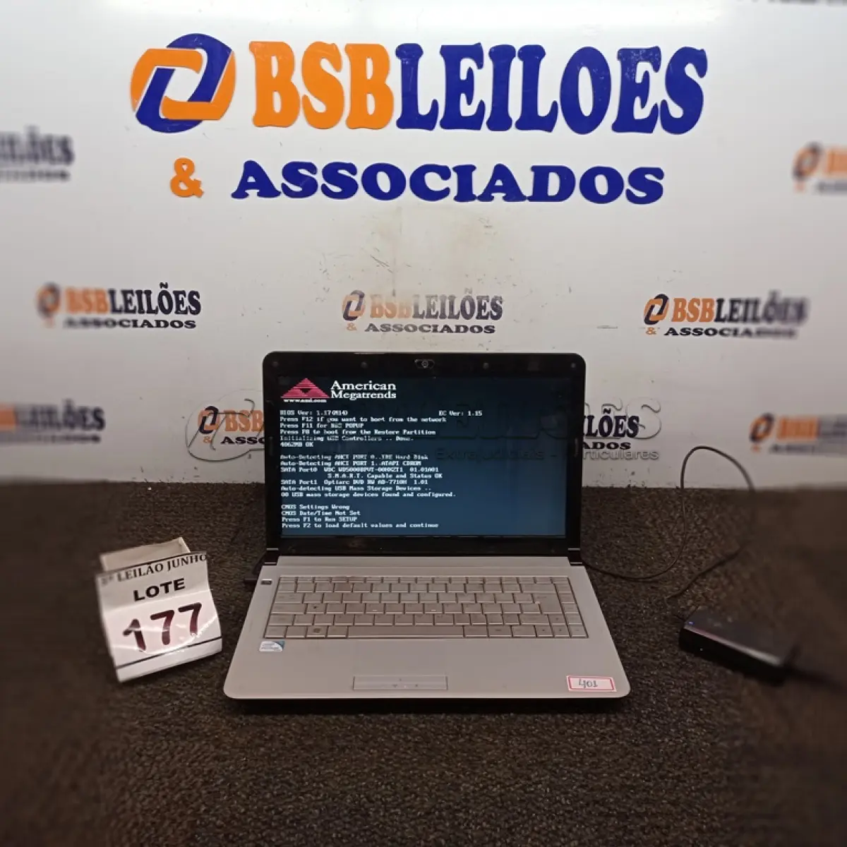 LOTE 177 - 01 NOTEBOOK COM FONTE. (NO ESTADO) ATENÇÃO! FAZER A VISITAÇÃO ANTES DE ARREMATAR, NÃO SABEMOS SE FUNCIONA, LEILÃO NÃO TEM GARANTIA E NEM DEVOLUÇÃO, SUJEITO A POSSÍVEIS AVARIAS VISÍVEIS/OCULTAS E/OU AUSÊNCIA DE COMPONENTES.