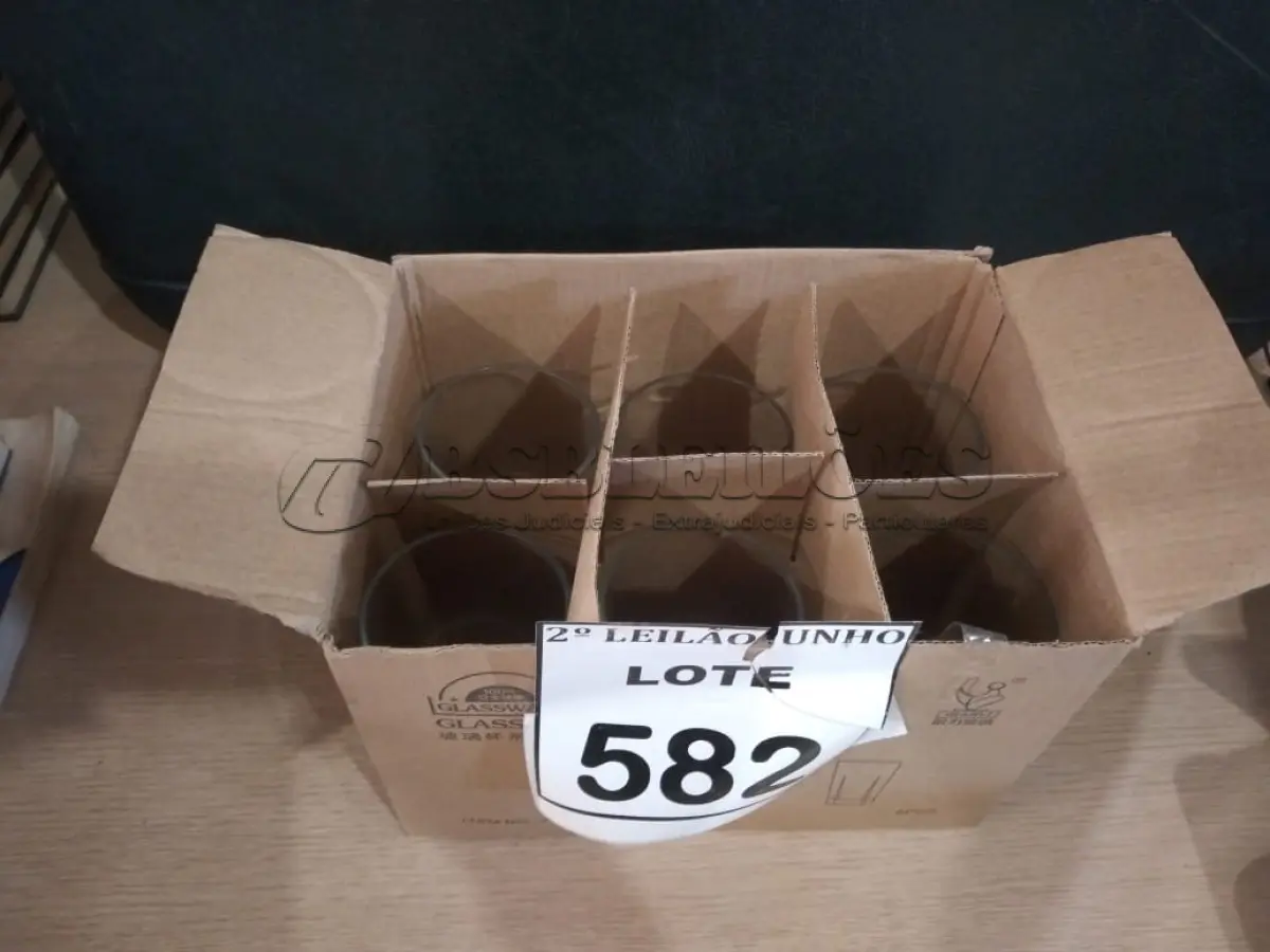 LOTE 582 - 01 LOTE COM 06 COPOS AMERICANO.  (NO ESTADO) ATENÇÃO! FAZER A VISITAÇÃO ANTES DE ARREMATAR, NÃO SABEMOS SE FUNCIONA, LEILÃO NÃO TEM GARANTIA E NEM DEVOLUÇÃO, SUJEITO A POSSÍVEIS AVARIAS VISÍVEIS/OCULTAS E/OU AUSÊNCIA DE COMPONENTES.