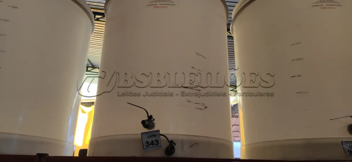 LOTE 343 - 01 FERMENTADORA DE 1.000 LITROS PP PLASUL COM TORNEIRA DE INOX. (NO ESTADO) ATENÇÃO! FAZER A VISITAÇÃO ANTES DE ARREMATAR, NÃO SABEMOS SE FUNCIONA. LEILÃO NÃO TEM GARANTIA E NEM DEVOLUÇÃO, SUJEITO A POSSÍVEIS AVARIAS VISÍVEIS/OCULTAS E/OU AUSÊNCIA DE COMPONENTES.