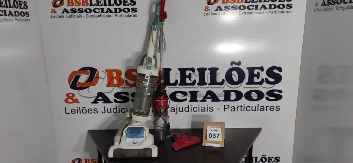 LOTE 037 - 02 ASPIRADORES DE PÓ SENDO 01 MARCA PHILCO E 01 MONDIAL. (NO ESTADO) ATENÇÃO! FAZER A VISITAÇÃO ANTES DE ARREMATAR, NÃO SABEMOS SE FUNCIONA, LEILÃO NÃO TEM GARANTIA E NEM DEVOLUÇÃO, SUJEITO A POSSÍVEIS AVARIAS VISÍVEIS/OCULTAS E/OU AUSÊNCIA DE COMPONENTES.