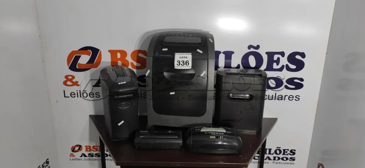 LOTE 336 - 03 FRAGMENTADORAS DE PAPEL E 02 CABEÇAS AVULSAS. (NO ESTADO) ATENÇÃO! FAZER A VISITAÇÃO ANTES DE ARREMATAR, NÃO SABEMOS SE FUNCIONA. LEILÃO NÃO TEM GARANTIA E NEM DEVOLUÇÃO, SUJEITO A POSSÍVEIS AVARIAS VISÍVEIS/OCULTAS E/OU AUSÊNCIA DE COMPONENTES.