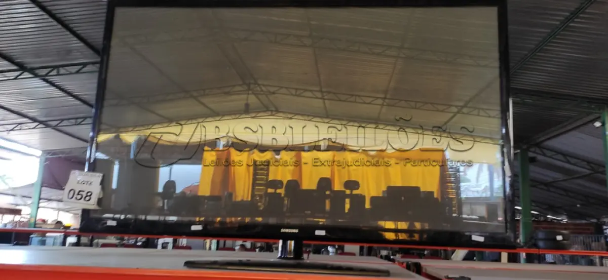 LOTE 058 - 01 TV LCD 51’’ MARCA SAMSUNG. (NO ESTADO) ATENÇÃO! FAZER A VISITAÇÃO ANTES DE ARREMATAR, NÃO SABEMOS SE FUNCIONA, LEILÃO NÃO TEM GARANTIA E NEM DEVOLUÇÃO, SUJEITO A POSSÍVEIS AVARIAS VISÍVEIS/OCULTAS E/OU AUSÊNCIA DE COMPONENTES.