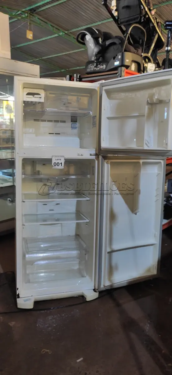 LOTE 001 - 01 GELADEIRA ELECTROLUX FROST FREE DF 46. (NO ESTADO) ATENÇÃO! FAZER A VISITAÇÃO ANTES DE ARREMATAR, NÃO SABEMOS SE FUNCIONA. LEILÃO NÃO TEM GARANTIA E NEM DEVOLUÇÃO, SUJEITO A POSSÍVEIS AVARIAS VISÍVEIS/OCULTAS E/OU AUSÊNCIA DE COMPONENTES.
