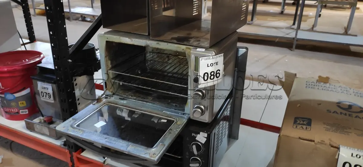 LOTE 086 - 02 FORNOS ELÉTRICOS E 01 DEPURADOR INOX. (NO ESTADO) ATENÇÃO! FAZER A VISITAÇÃO ANTES DE ARREMATAR, NÃO SABEMOS SE FUNCIONA, LEILÃO NÃO TEM GARANTIA E NEM DEVOLUÇÃO, SUJEITO A POSSÍVEIS AVARIAS VISÍVEIS/OCULTAS E/OU AUSÊNCIA DE COMPONENTES.