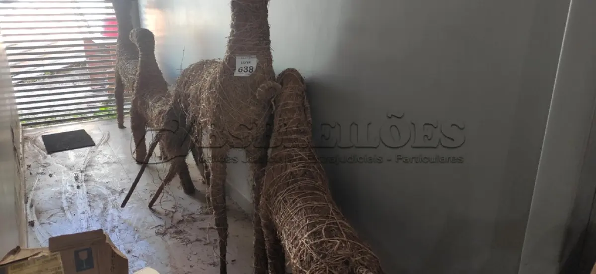 LOTE 638 - 04 RENAS DE PALHA TAMANHOS DIVERSOS.  (NO ESTADO) ATENÇÃO! FAZER A VISITAÇÃO ANTES DE ARREMATAR, NÃO SABEMOS SE FUNCIONA, LEILÃO NÃO TEM GARANTIA E NEM DEVOLUÇÃO, SUJEITO A POSSÍVEIS AVARIAS VISÍVEIS/OCULTAS E/OU AUSÊNCIA DE COMPONENTES.