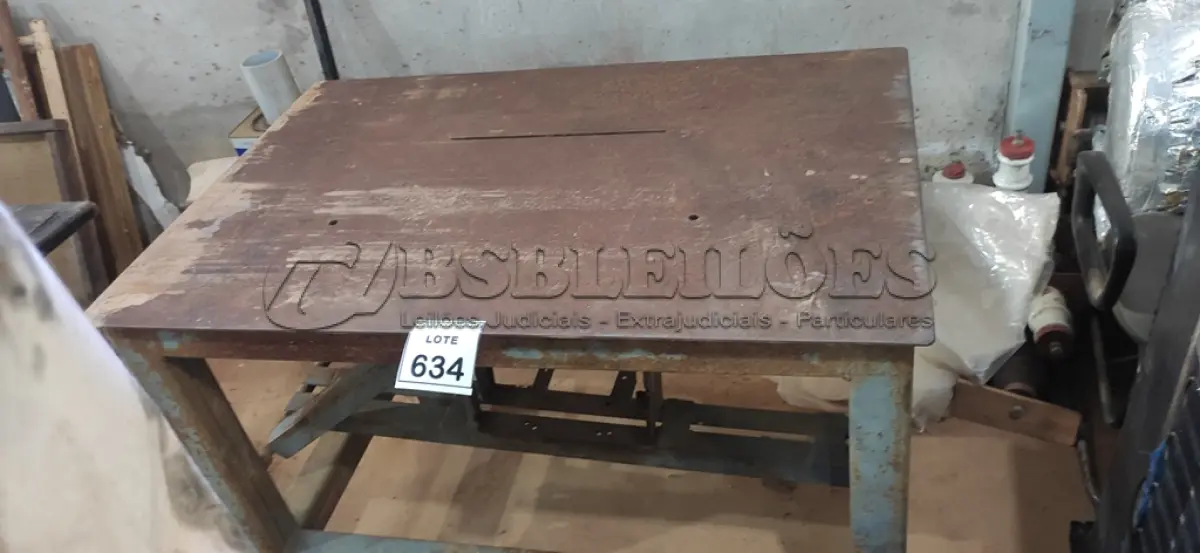 LOTE 634 - 01 BANCADA DE FERRO PARA MARCENARIA.  (NO ESTADO) ATENÇÃO! FAZER A VISITAÇÃO ANTES DE ARREMATAR, NÃO SABEMOS SE FUNCIONA, LEILÃO NÃO TEM GARANTIA E NEM DEVOLUÇÃO, SUJEITO A POSSÍVEIS AVARIAS VISÍVEIS/OCULTAS E/OU AUSÊNCIA DE COMPONENTES.