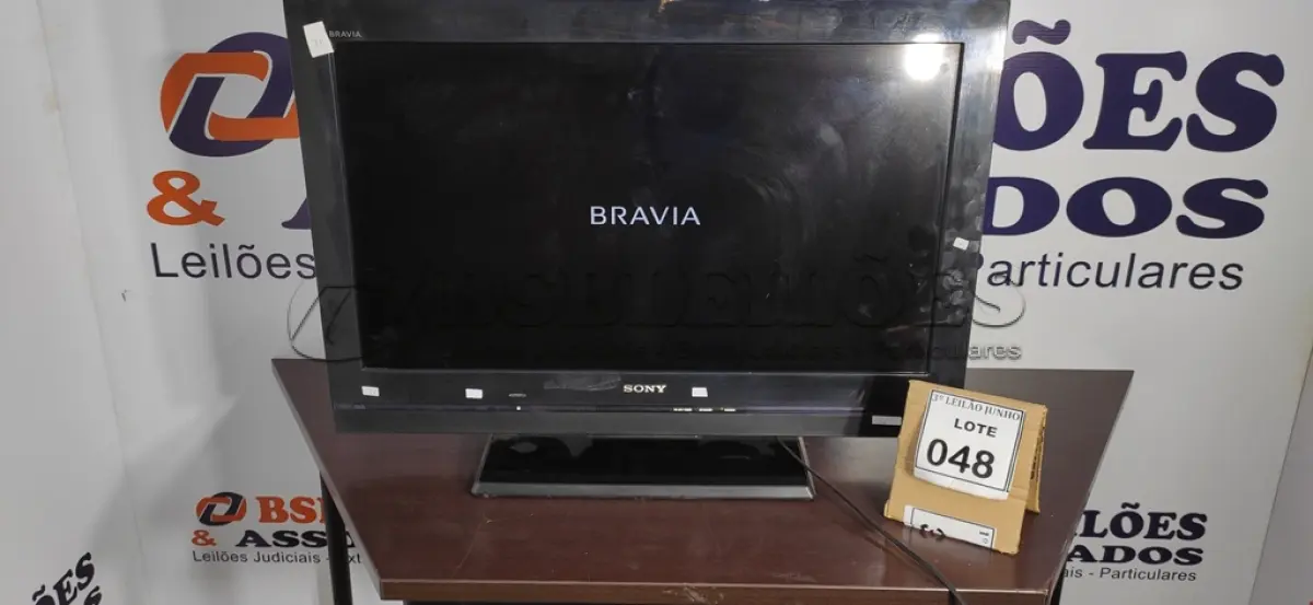 LOTE 048 - 01 TV LCD 32’’ MARCA SONY. (NO ESTADO) ATENÇÃO! FAZER A VISITAÇÃO ANTES DE ARREMATAR, NÃO SABEMOS SE FUNCIONA, LEILÃO NÃO TEM GARANTIA E NEM DEVOLUÇÃO, SUJEITO A POSSÍVEIS AVARIAS VISÍVEIS/OCULTAS E/OU AUSÊNCIA DE COMPONENTES.