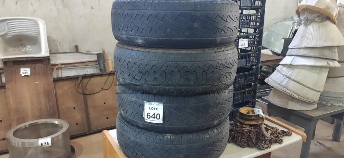 LOTE 640 - 04 PNEUS PARA CAMINHONETE 225/65 ARO 17 USADOS.  (NO ESTADO) ATENÇÃO! FAZER A VISITAÇÃO ANTES DE ARREMATAR, NÃO SABEMOS SE FUNCIONA, LEILÃO NÃO TEM GARANTIA E NEM DEVOLUÇÃO, SUJEITO A POSSÍVEIS AVARIAS VISÍVEIS/OCULTAS E/OU AUSÊNCIA DE COMPONENTES.