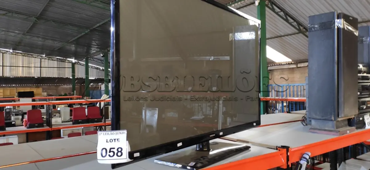 LOTE 058 - 01 TV LCD 51’’ MARCA SAMSUNG. (NO ESTADO) ATENÇÃO! FAZER A VISITAÇÃO ANTES DE ARREMATAR, NÃO SABEMOS SE FUNCIONA, LEILÃO NÃO TEM GARANTIA E NEM DEVOLUÇÃO, SUJEITO A POSSÍVEIS AVARIAS VISÍVEIS/OCULTAS E/OU AUSÊNCIA DE COMPONENTES.